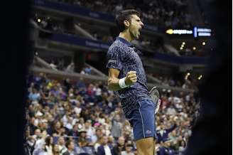 Djokovic comemora ponto durante duelo contra Del Potro