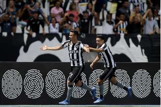  Rodrigo Lindoso, jogador do Botafogo-RJ, comemora seu gol durante partida contra o América-MG, válida pela vigésima quinta rodada do Campeonato Brasileiro 2018.