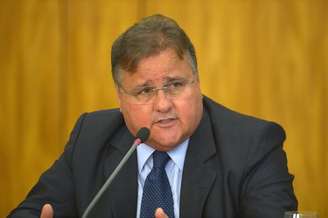 O ministro da Secretaria de Governo, Geddel Vieira Lima, anuncia medidas para reduzir gastos públicos