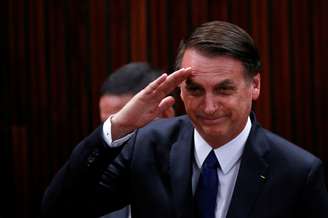 Presidente Jair Bolsonaro bate continência ao entrar no Tribunal Superior Eleitoral (TSE)
10/12/2018
REUTERS/Adriano Machado