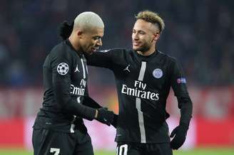 Neymar e Mbappé comemoram gol do PSG
