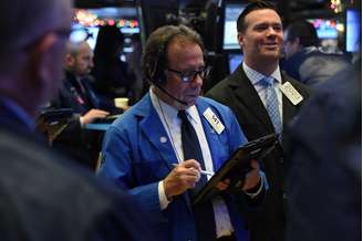 Operadores trabalham na New York Stock Exchange (NYSE) em Nova York, EUA
12/12/2018
REUTERS/Bryan R Smith