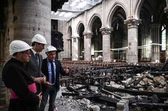 Catedral de Norte-Dame celebra 1ª missa após incêndio