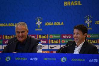 Tite e Juninho na convocação da Seleção Brasileira (Foto: Pedro Martins/MoWA Press)
