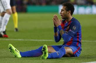 Neymar com a camisa do Barcelona (Foto: PAU BARRENA / AFP)
