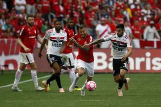 Internacional e São Paulo se enfrentaram pela última vez no BR-2018 (Foto: Raul Pereira/Fotoarena/Lancepress!)