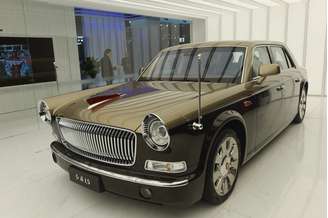 Hongqi L5, modelo usado para transportar o presidente Bolsonaro pela China, em exposição no 18th Shanghai International Automobile Industry Exhibition, em abril deste ano