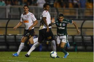 Palmeiras e Corinthians empatam no Pacaembu.