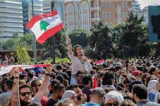 Manifestantes bloqueiam Parlamento do Líbano