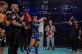 Sabrina Souza se tornou campeã mundial de MMA Amador com apenas 19 anos (Foto: Divulgação)