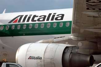 Avião da Alitalia no Aeroporto de Fiumicino, nos arredores de Roma