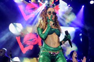 Com fantasia de sapa, Anitta agitou o Carnaval de São Paulo.