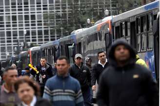 Ônibus enfileirados no Viaduto do Chá, em São Paulo
06/09/2019
REUTERS/Rahel Patrasso
