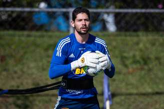 Lucas disputou quatro jogos pelo time profissional do Cruzeiro (Foto: Divulgação/Bruno Haddad)