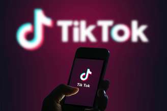 Em menos de quatro anos, o TikTok chegou aos 2 bilhões de downloads no mundo todo e tem atraído influenciadores por sua proposta