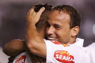 Léo é um dos maiores ídolos da história do Santos (Foto: Ricardo Saibun/Santos FC)