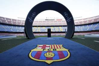 Logo do Barcelona no Camp Nou antes de partida pela Liga dos Campeões em 2016
13/09/2016 REUTERS/Albert Gea