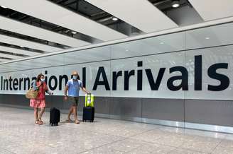 Aeroporto de Heathrow, em Londres: brasileiros precisam cumprir quarentena de 14 dias ao entrar no Reino Unido