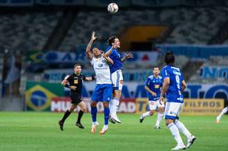 A noite de futebol no Mineirão foi de muita força física e um futebol abaixo do esperado-(Bruno Haddad/Cruzeiro)