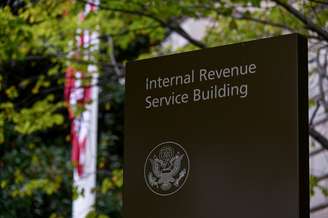 Placa indica prédio da receita federal dos EUA em Washington
28/09/2020 REUTERS/Erin Scott