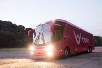 Ônibus a serviço da Buser (imagem: Buser)