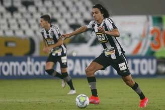 Matheus Nascimento em ação pelo Botafogo (Foto: Vítor Silva/Botafogo)