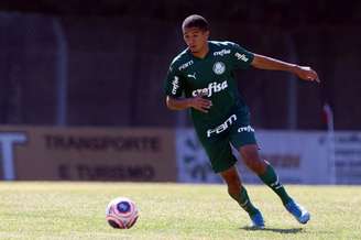 Com apenas 15 anos, Vareta já atua no Sub-20 do Verdão pelo Campeonato Paulista (Foto: Reprodução/Instagram)
