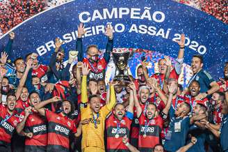 Flamengo perde para o São Paulo, mas é campeão no Morumbi