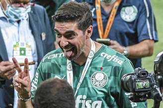 Abel Ferreira tem mais um ano de contrato com o Palmeiras