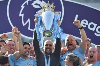 Guardiola conquistou mais um título inglês (Foto: GLYN KIRK / AFP)
