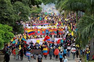 Protesto na Colômbia
 28/5/2021   REUTERS/Juan B Diaz