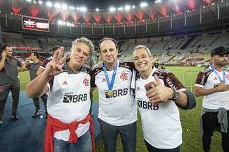 Gustavo Oliveira (à esquerda) ao lado de Ceni e BAP (Foto: Alexandre Vidal/Flamengo)