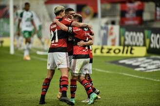 Jogadores do Flamengo comemoram vitória