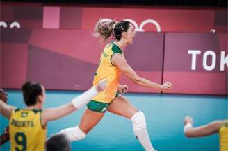 Carol Gattaz teve papel de destaque na vitória do Brasil (FIVB/DIVULGAÇÃO)