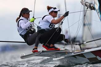 Martine Grael e Kahena Kunze durante regata disputada na Baia de Endoshima Carlos Barria/Reuters