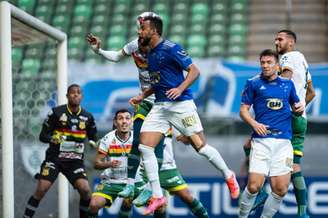 O Cruzeiro segue com um bom volume de jogo, mas a defesa continua a comprometer o desempenho da equipe-(Bruno Haddad/Cruzeiro)