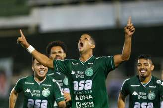 Lucão do Break fez o primeiro gol do Bugre em Campinas (Foto: Divulgação/Thomaz Marostegan/Guarani FC)
