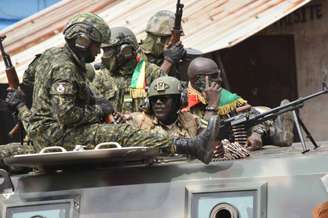 Militares tentam tomar o poder no Guiné, país no noroeste africano (Foto: CELLOU BINANI / AFP)
