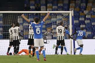 Napoli venceu a Juventus de virada