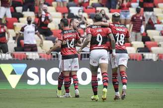 Jogadores do Flamengo comemoram a vitória sobre o Athletico, no Maracanã (Foto: Alexandre Vidal/Flamengo)