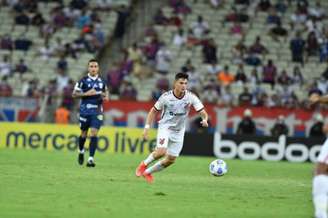 Jader em ação pelo Furacão (Foto: Divulgação/ Athletico-PR)