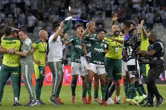 Palmeiras comemorando a classificação contra o Atlético-MG (Foto: WASHINGTON ALVES / POOL / AFP)