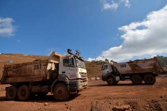 Caminhões da Vale removem rejeitos de minério de ferro em Nova Lima
2/07/2021
REUTERS/Washington Alves