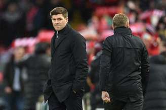 Gerrard será ausência em jogos doAston Villa (Foto: OLI SCARFF / AFP)