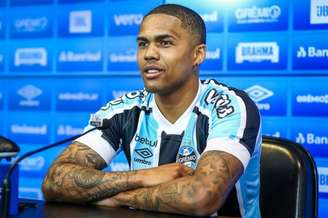 Douglas Costa testou positivo para COVID-19 nesta segunda-feira (Lucas Uebel/Grêmio FBPA)