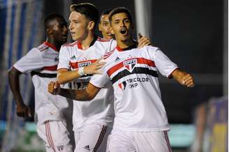 São Paulo toma susto, mas vence Vasco nas oitavas da Copinha