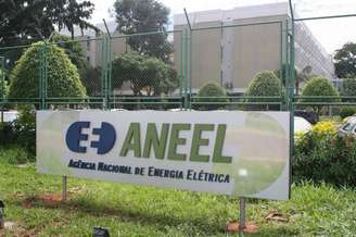 A Agência Nacional de Energia Elétrica (Aneel) analisa adiar os reajustes das tarifas da Cemig, empresa que atua em Minas Gerais