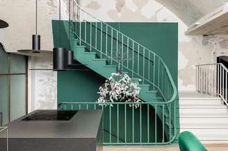 1. Modelos de escadas para casa verde e branco – Foto Triart Arquitetura