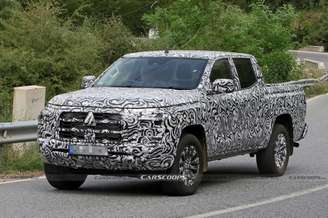 Nova geração da Mitsubishi L200 flagrada em testes