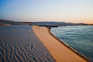 Pôr do sol nas dunas de Mundaú, em Trairi.